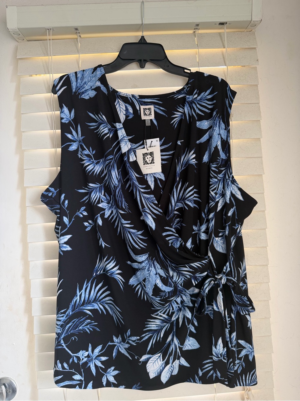 NWT Anne Klein sleeveless faux wrap top with bow
